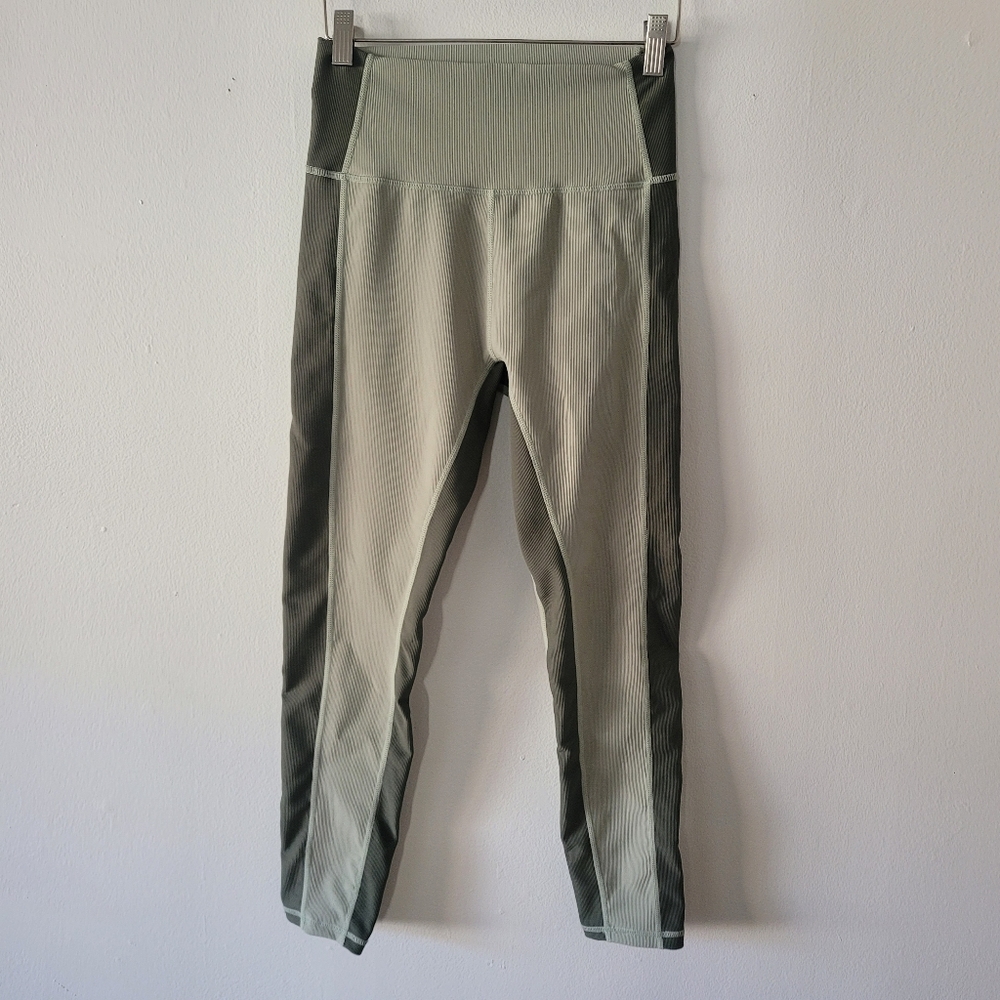 Wilo Anthropologie Ribbed Colorblock Two Tone Sage Green Leggings‎ Medium